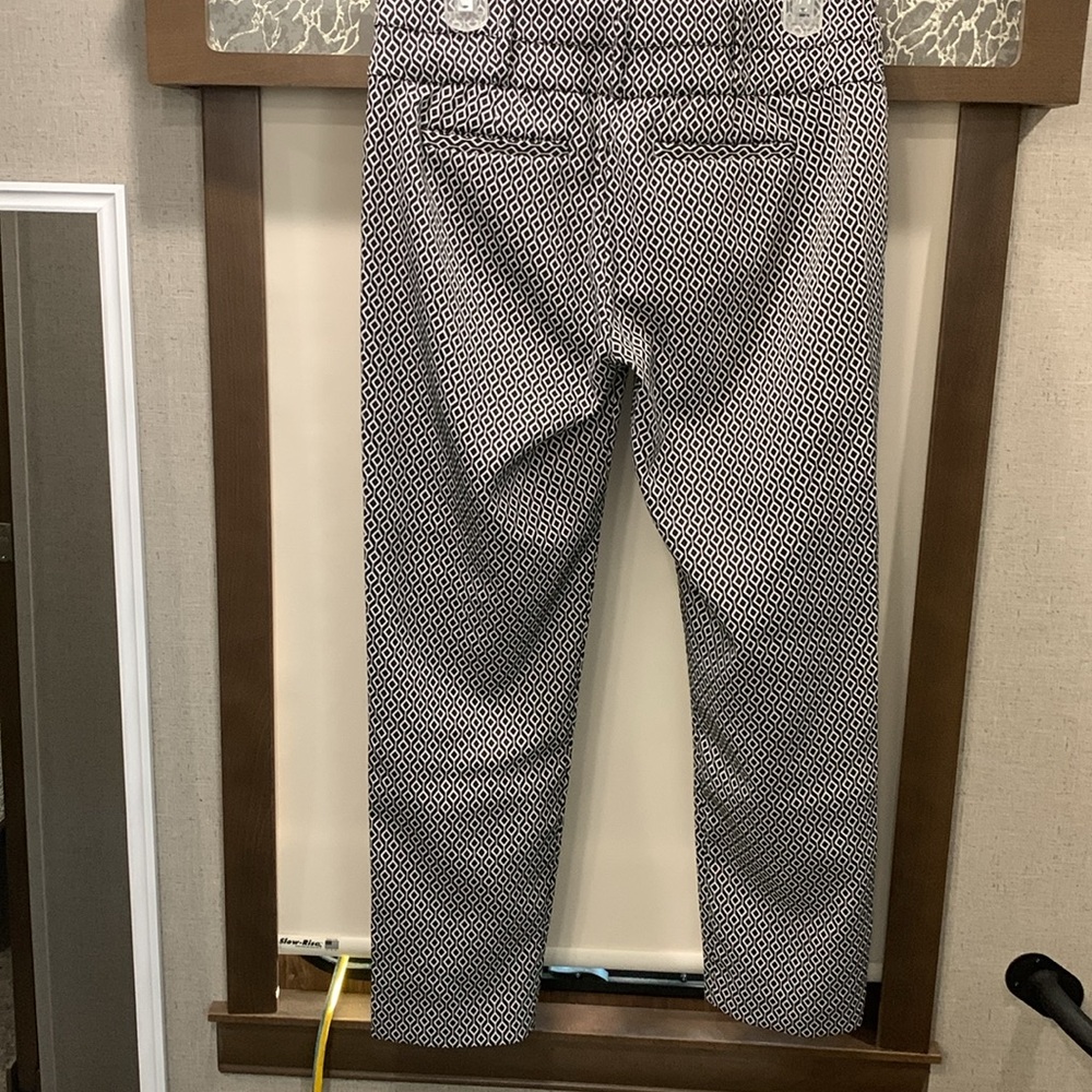 Candies Marilyn Ankle pants Size 7 Like NEW Black/White Triangle M. Monroe look